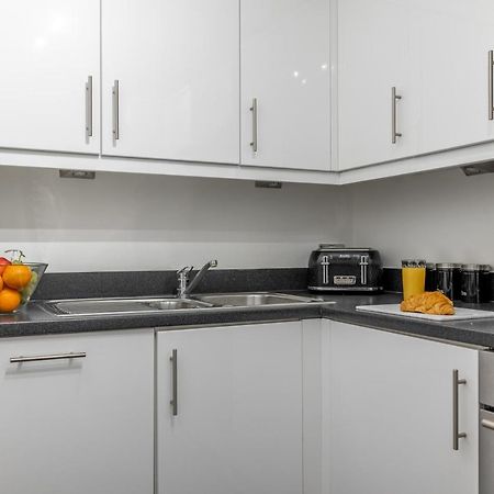 Modern 1 Bed In Central Mk, Free Parking, Smart Tv, Manhattan House By Valore Property Services มิลตันคีนส์ ภายนอก รูปภาพ