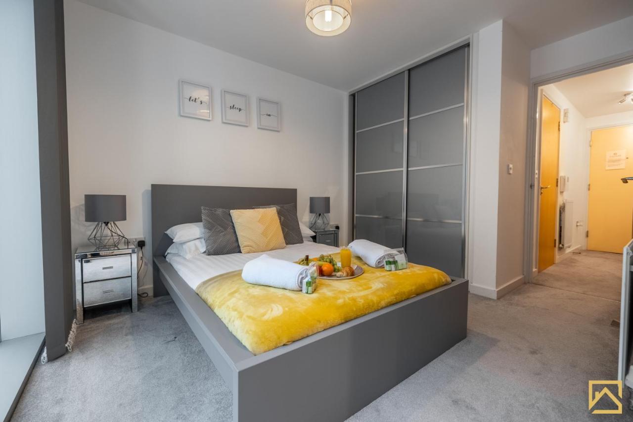 Modern 1 Bed In Central Mk, Free Parking, Smart Tv, Manhattan House By Valore Property Services มิลตันคีนส์ ภายนอก รูปภาพ