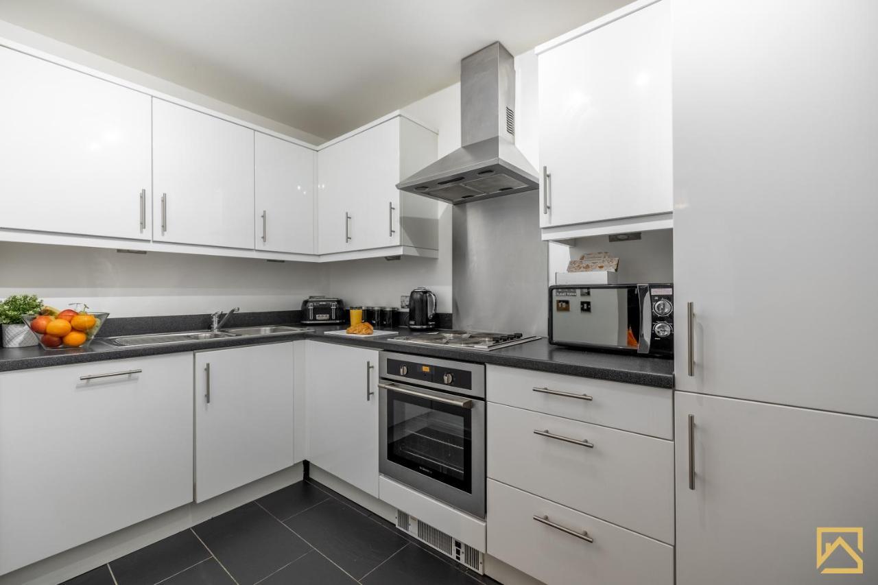 Modern 1 Bed In Central Mk, Free Parking, Smart Tv, Manhattan House By Valore Property Services มิลตันคีนส์ ภายนอก รูปภาพ