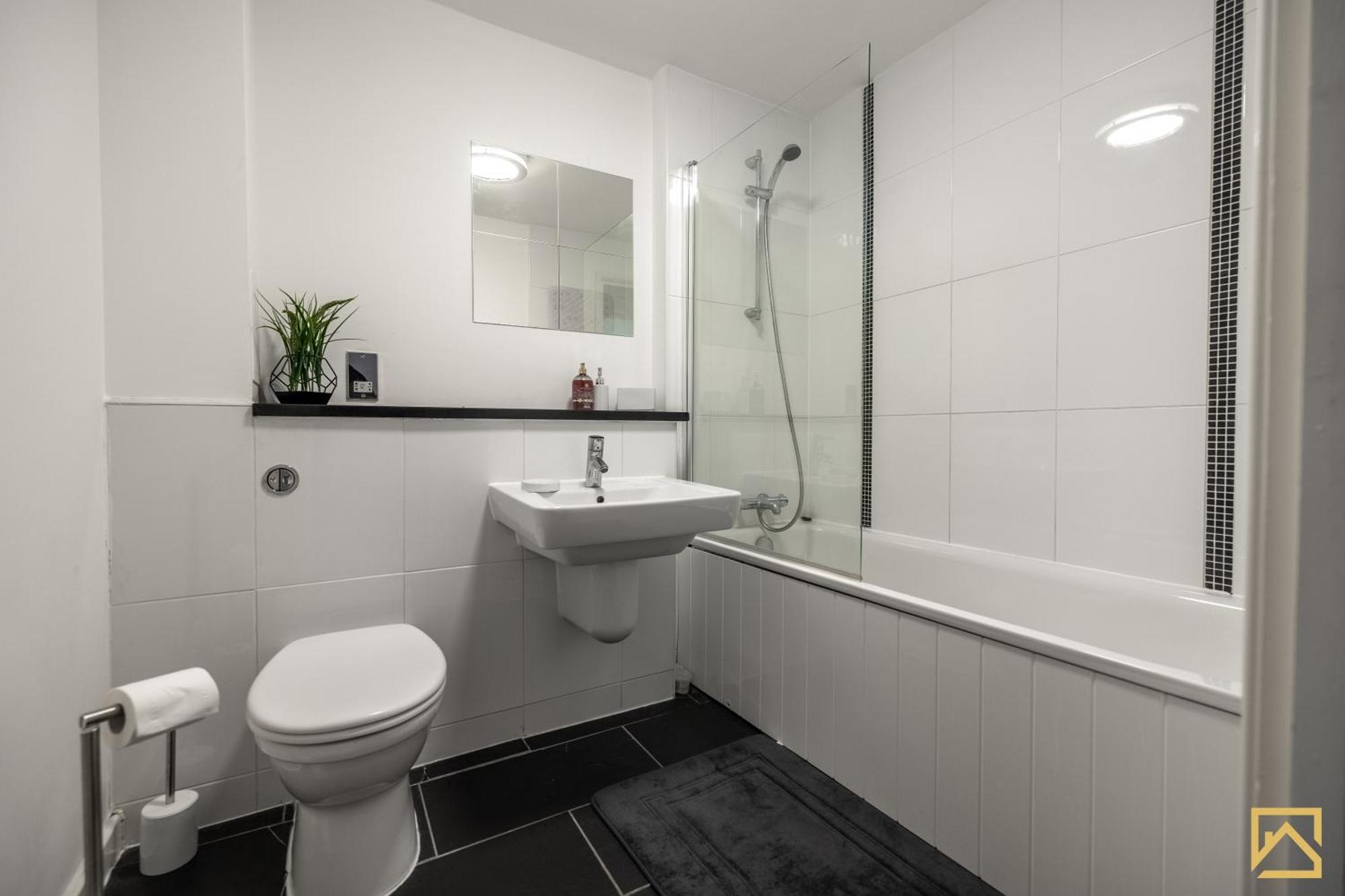 Modern 1 Bed In Central Mk, Free Parking, Smart Tv, Manhattan House By Valore Property Services มิลตันคีนส์ ภายนอก รูปภาพ